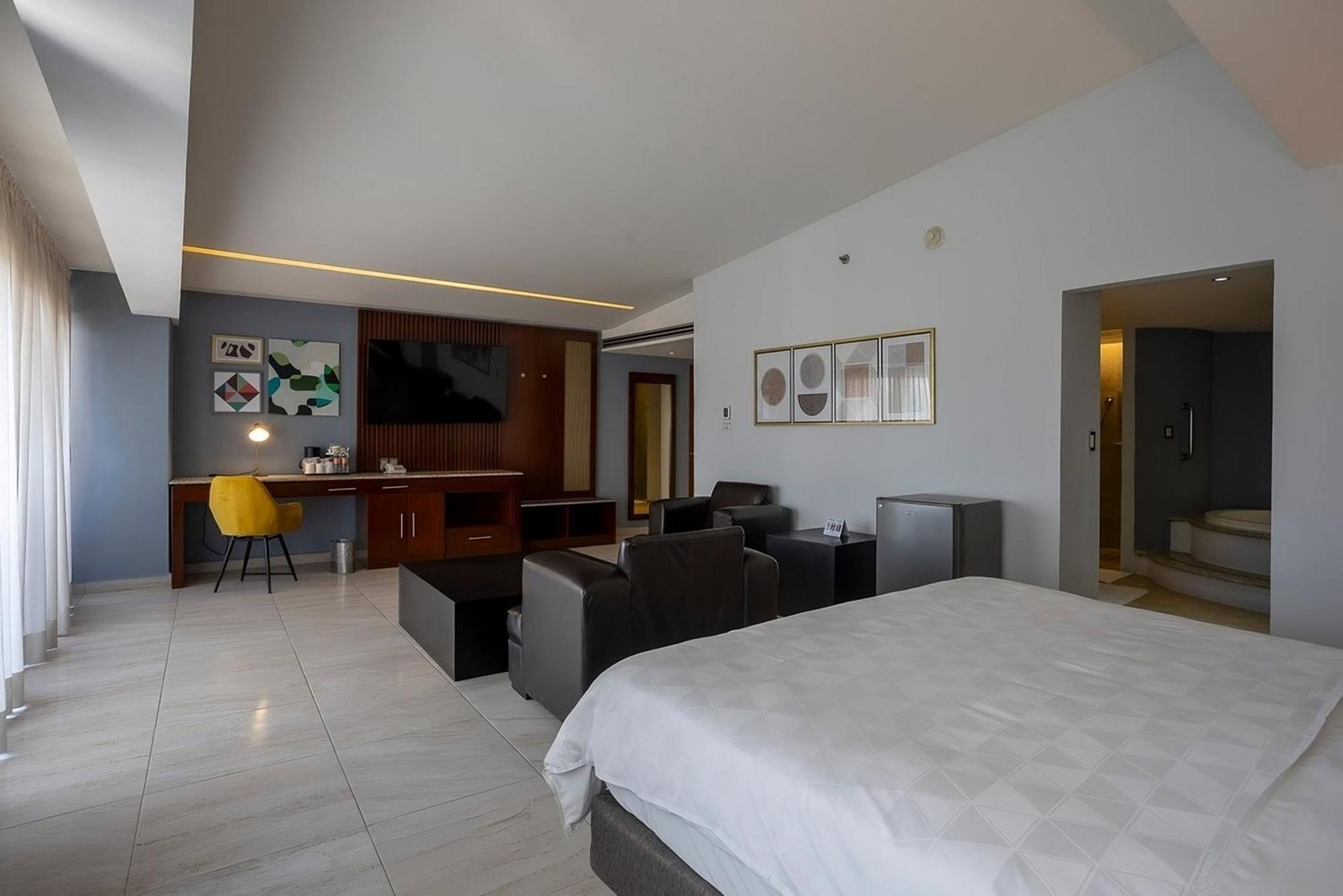 Holiday Inn Puebla Finsa By Ihg Экстерьер фото