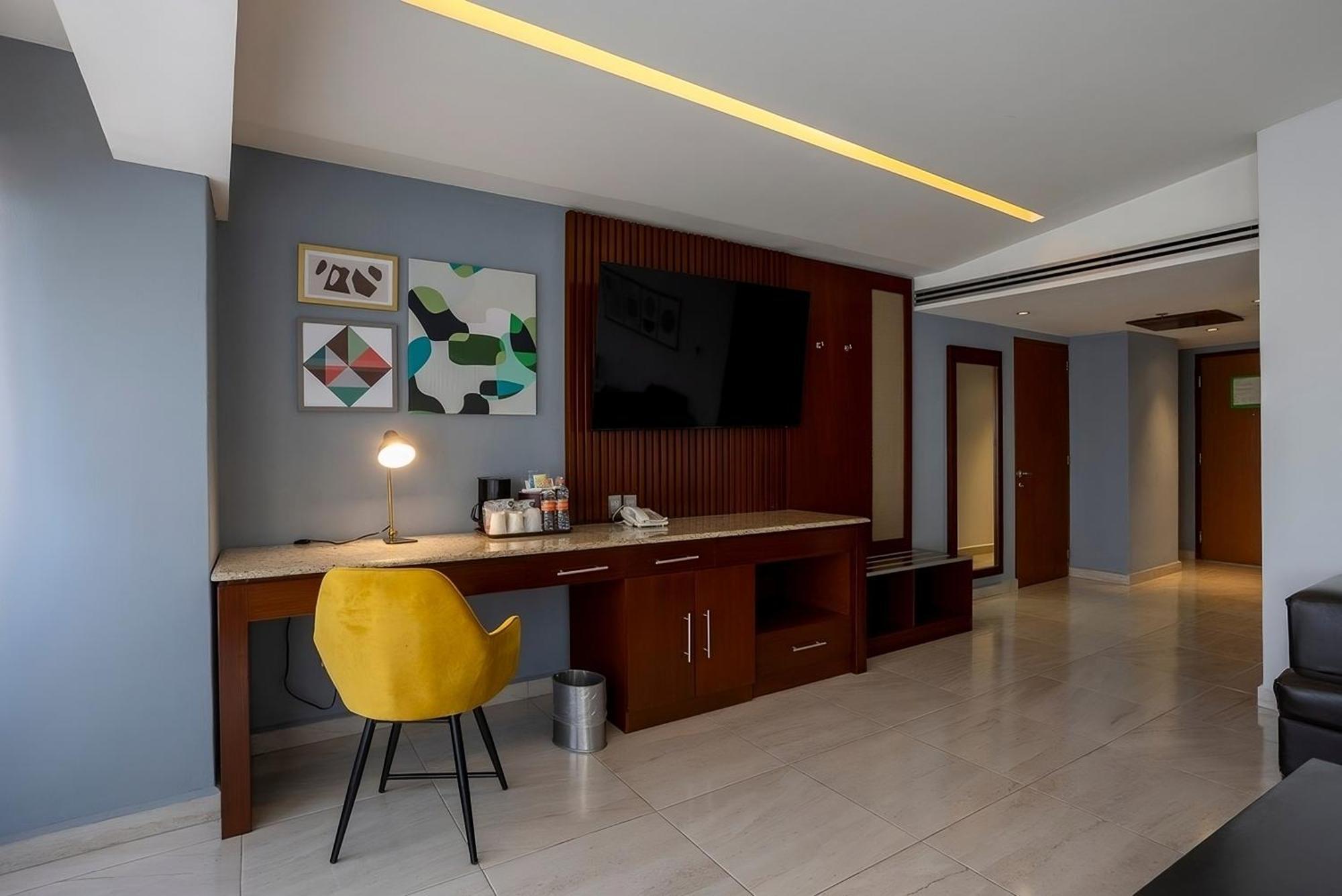 Holiday Inn Puebla Finsa By Ihg Экстерьер фото